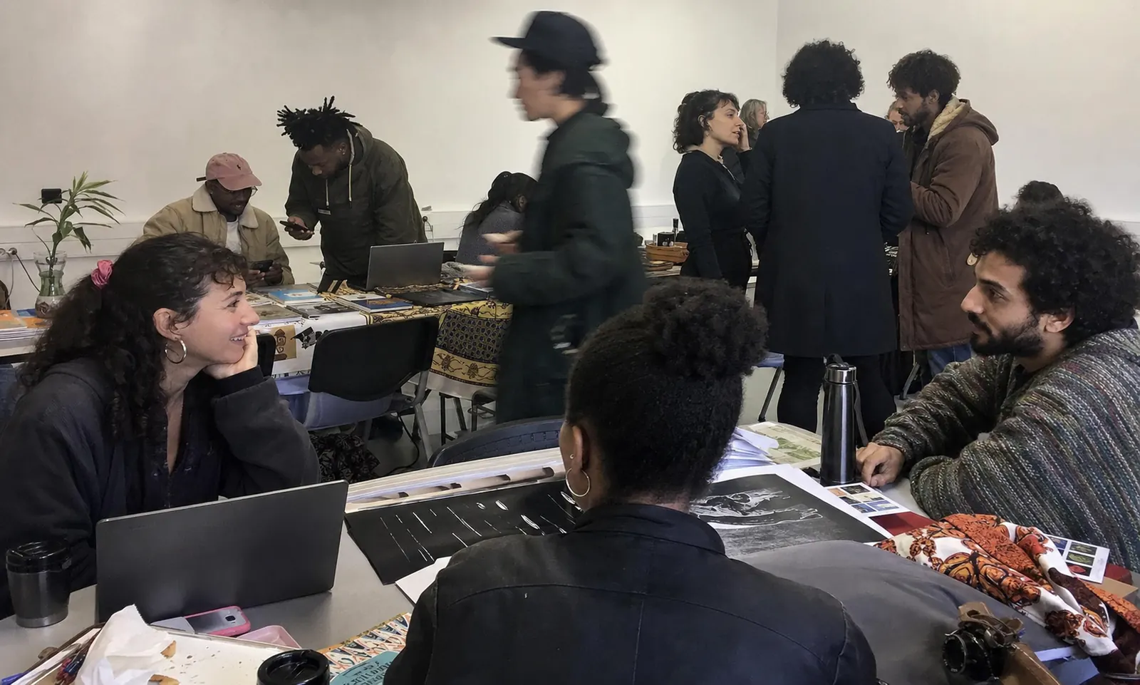 Profissionais criativos lusófonos num encontro de trabalho